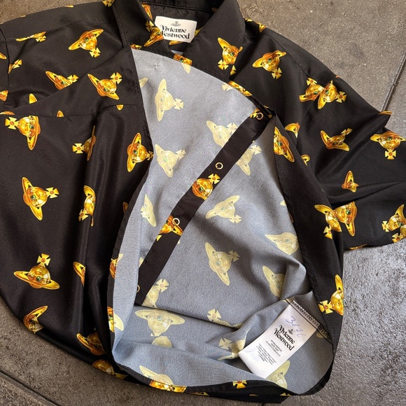 Vivienne Westwood All Over Orb Print Cropped Shirt w/ Metallic Buttons - Picture 4 of 14